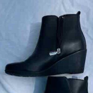 Blondo waterproof wedge side zip bootie